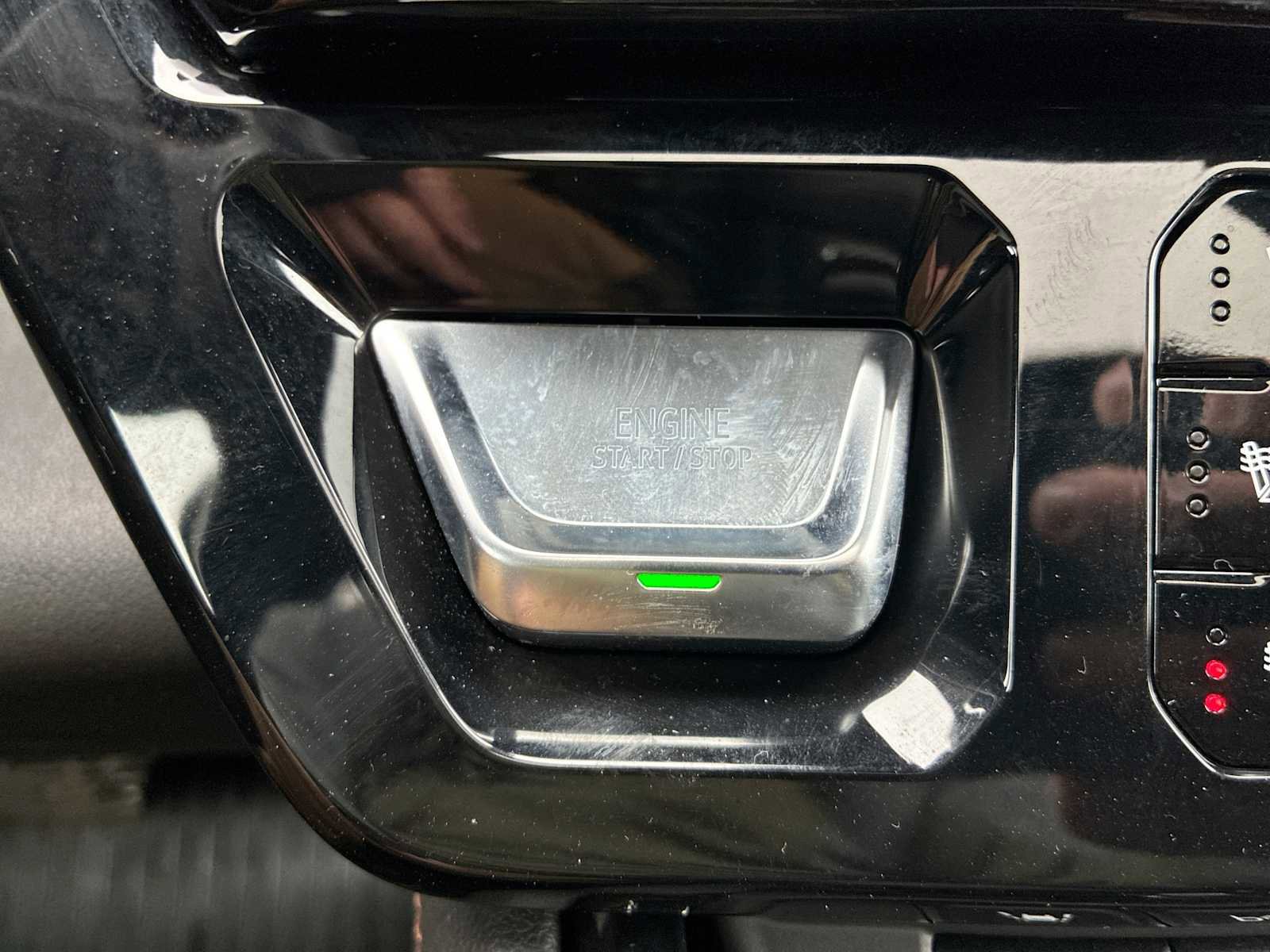 Certified 2022 GMC Sierra 1500 AT4 w/ Technology Package image 18