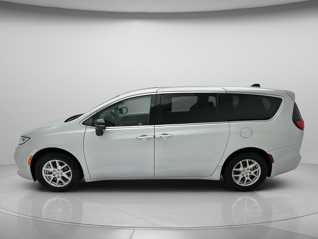 Used 2024 Chrysler Pacifica Touring-L FWD image 8