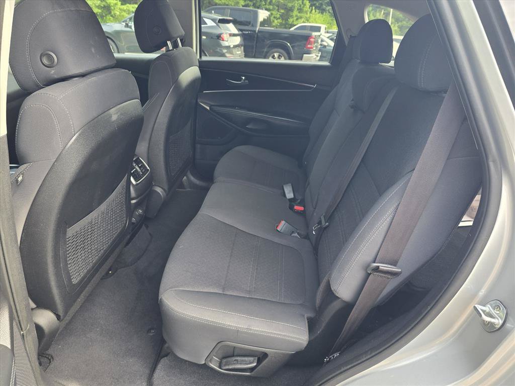 Used 2017 Kia Sorento FWD image 10
