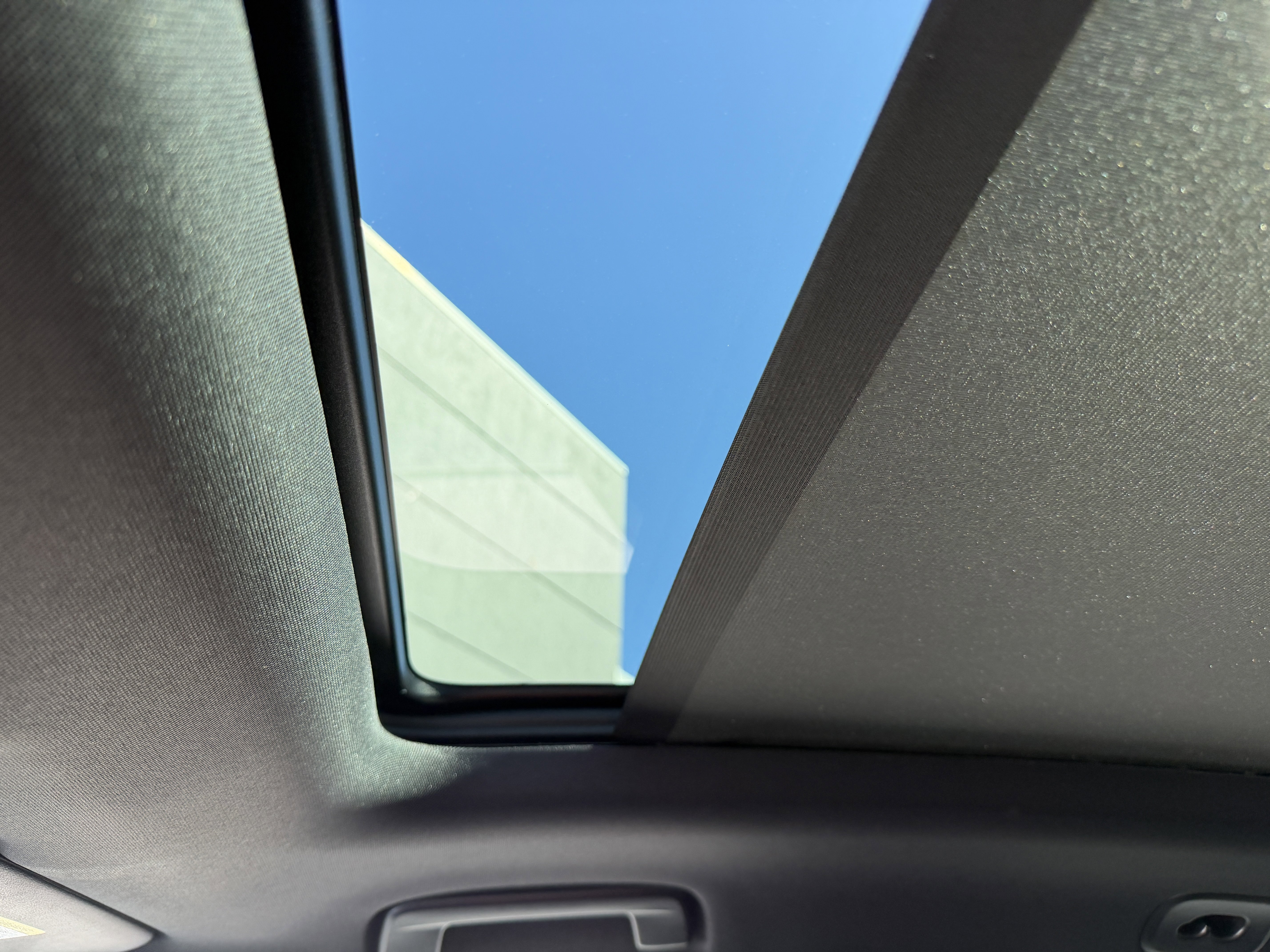 Certified 2025 Porsche Macan Electric image 28