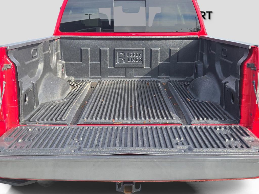 Used 2021 Nissan Titan SV w/ Accessory Utility Package image 11