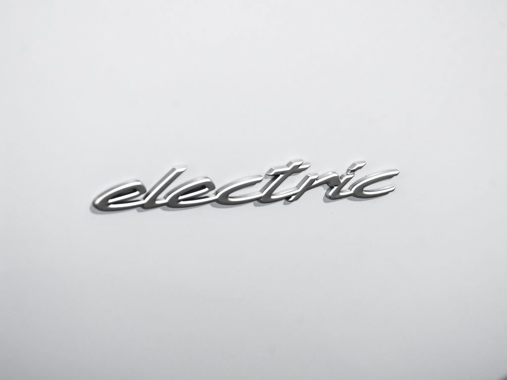 Used 2025 Porsche Macan 4 Electric AWD/4WD image 95