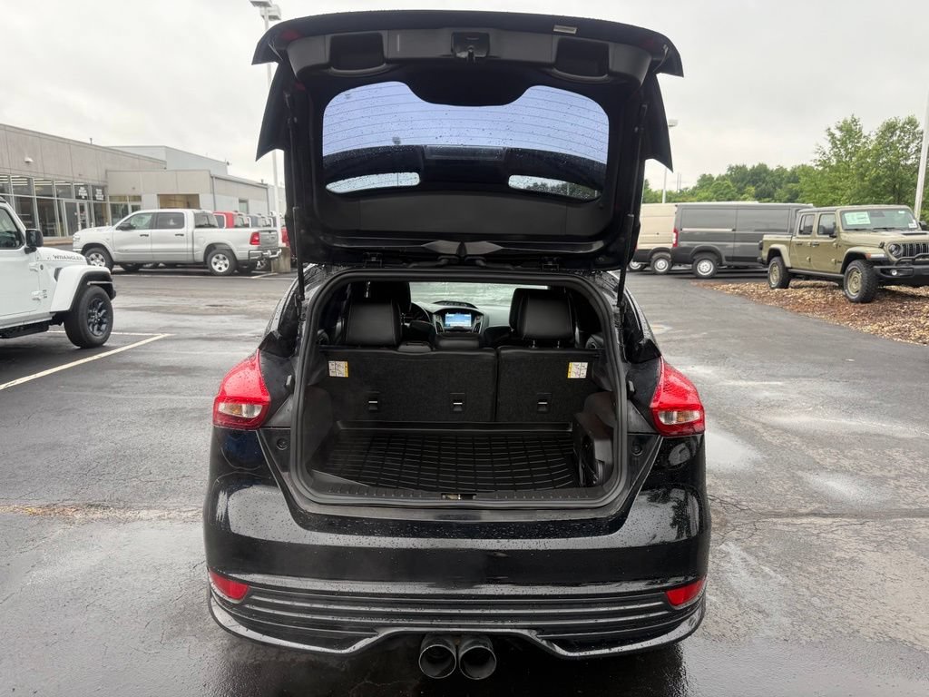Used 2017 Ford Focus ST w/ Equipment Group 401A FWD image 40
