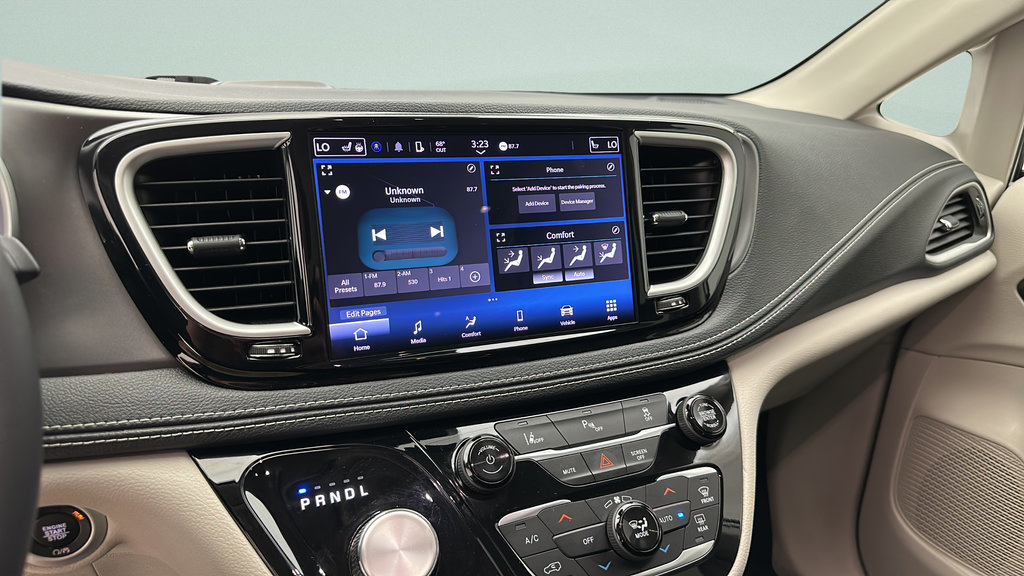 Used 2023 Chrysler Pacifica Touring-L FWD image 18