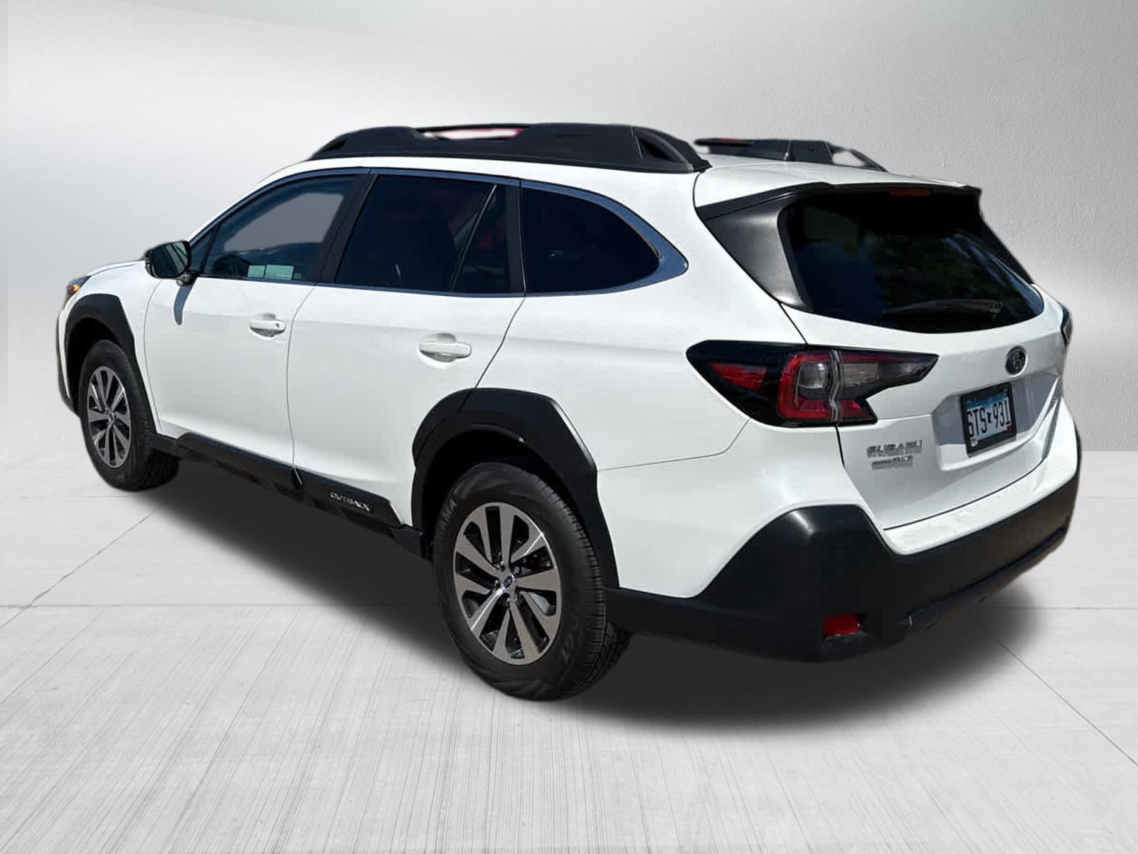 Used 2024 Subaru Outback Premium AWD/4WD image 3