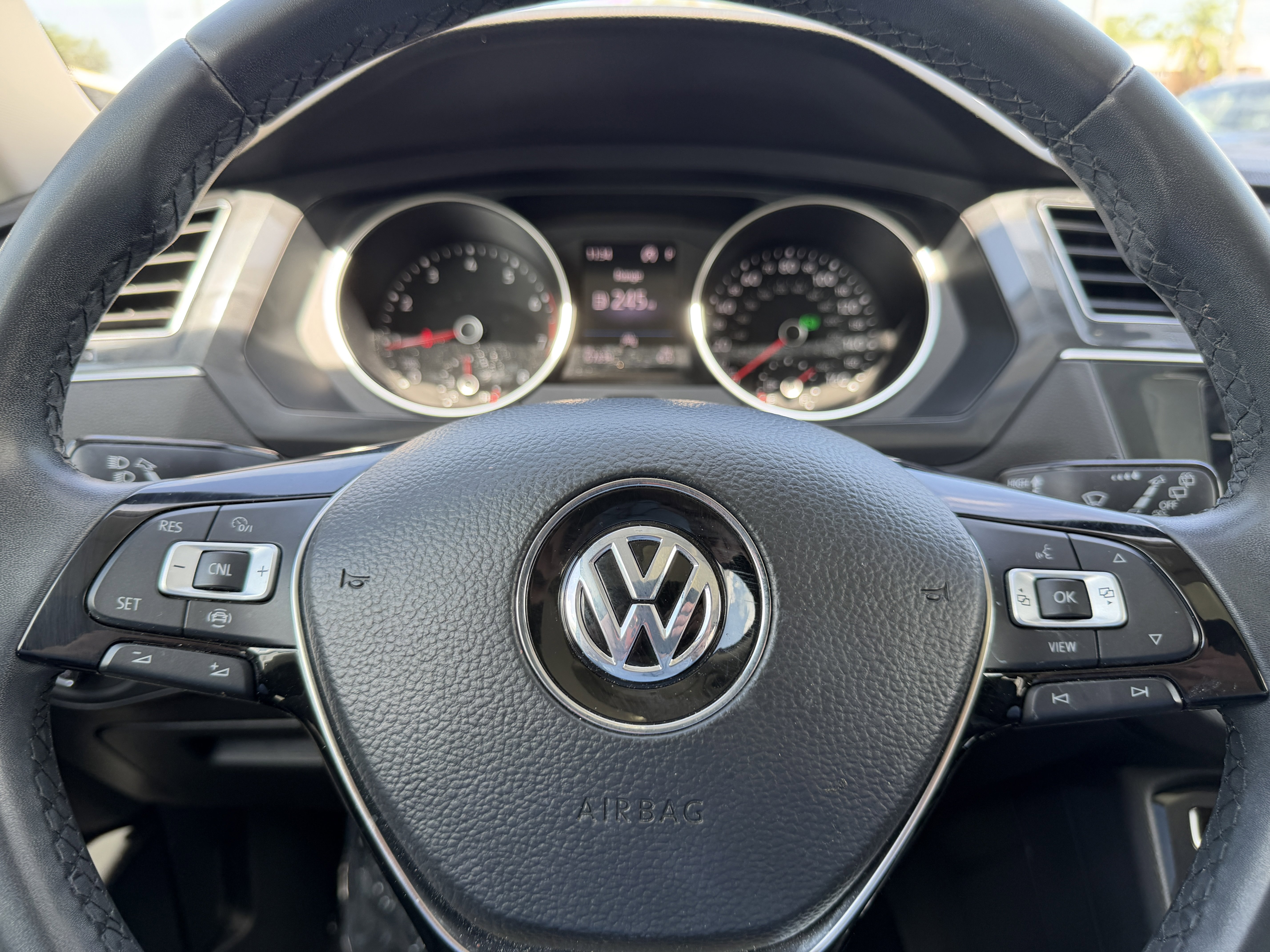 Used 2020 Volkswagen Tiguan SE w/ Panoramic Sunroof Package AWD/4WD image 30
