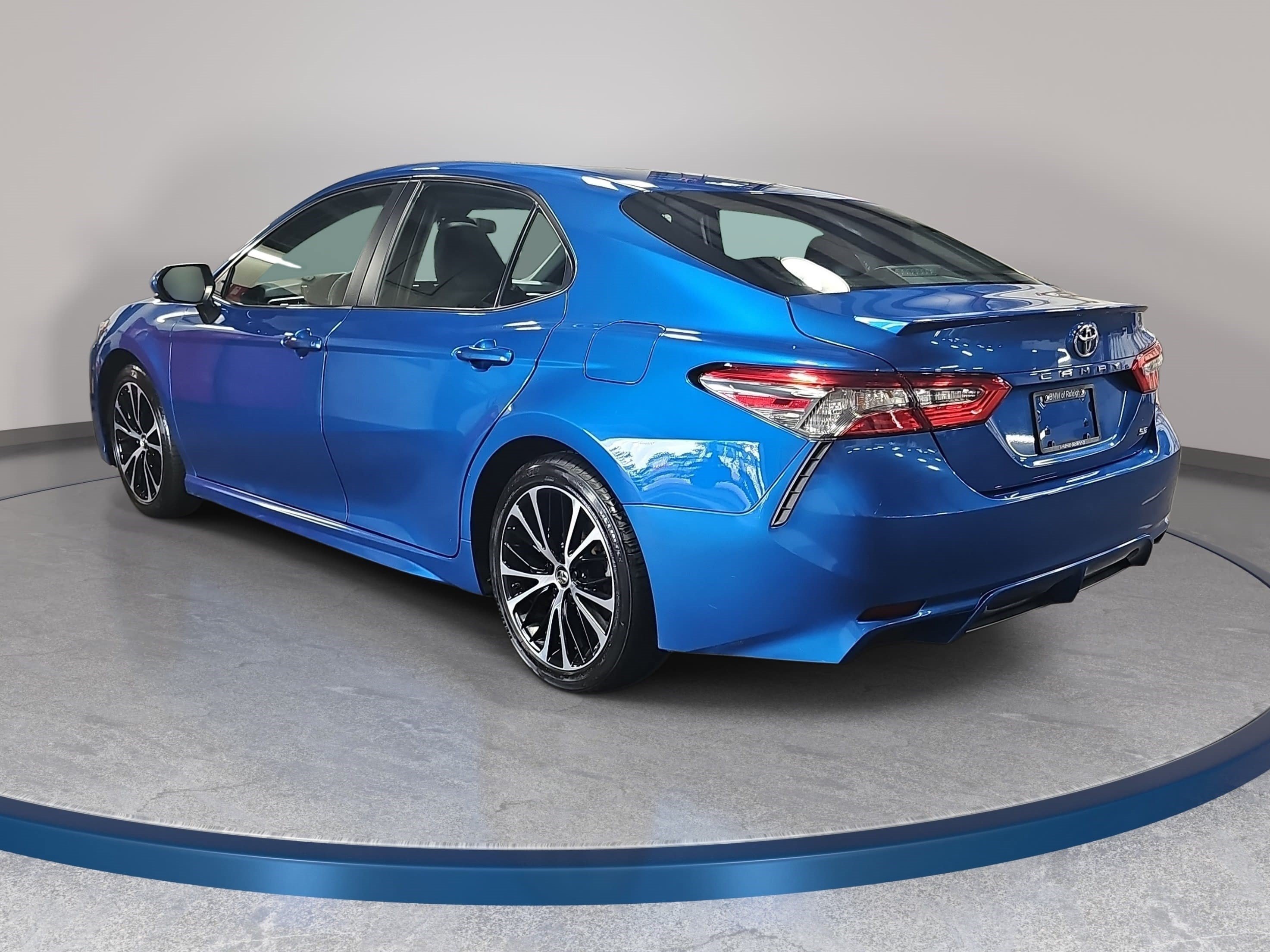 Used 2018 Toyota Camry SE w/ Moonroof Package FWD image 7