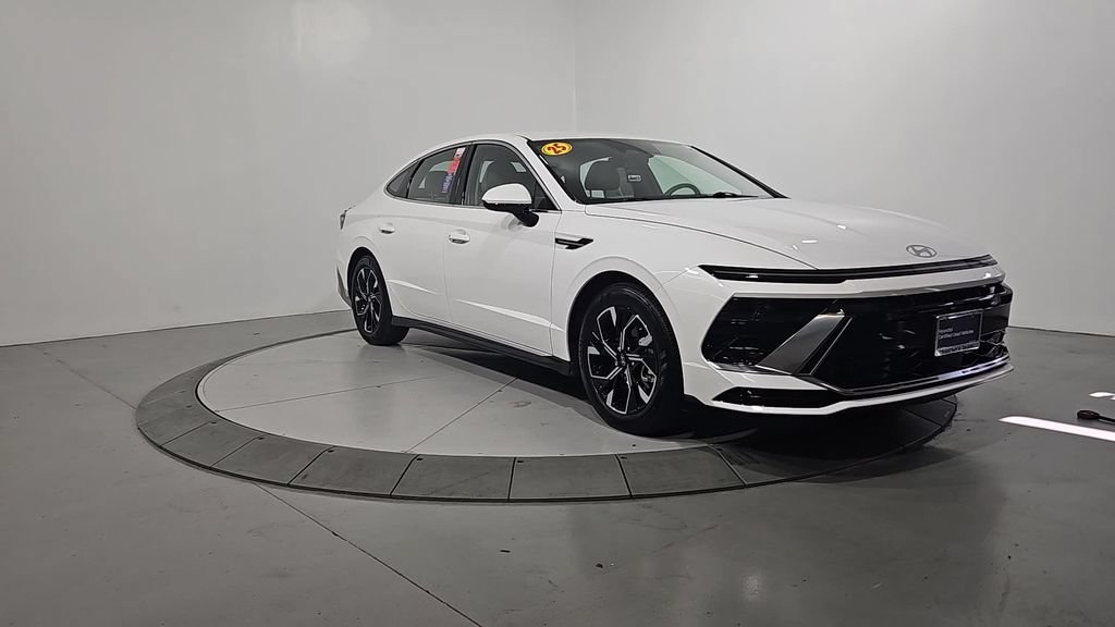 Certified 2025 Hyundai Sonata SEL AWD/4WD image 9