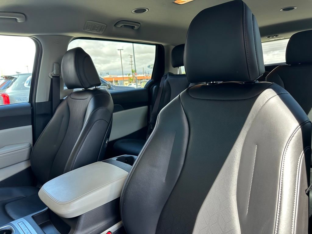 Used 2022 Kia Carnival LX image 16