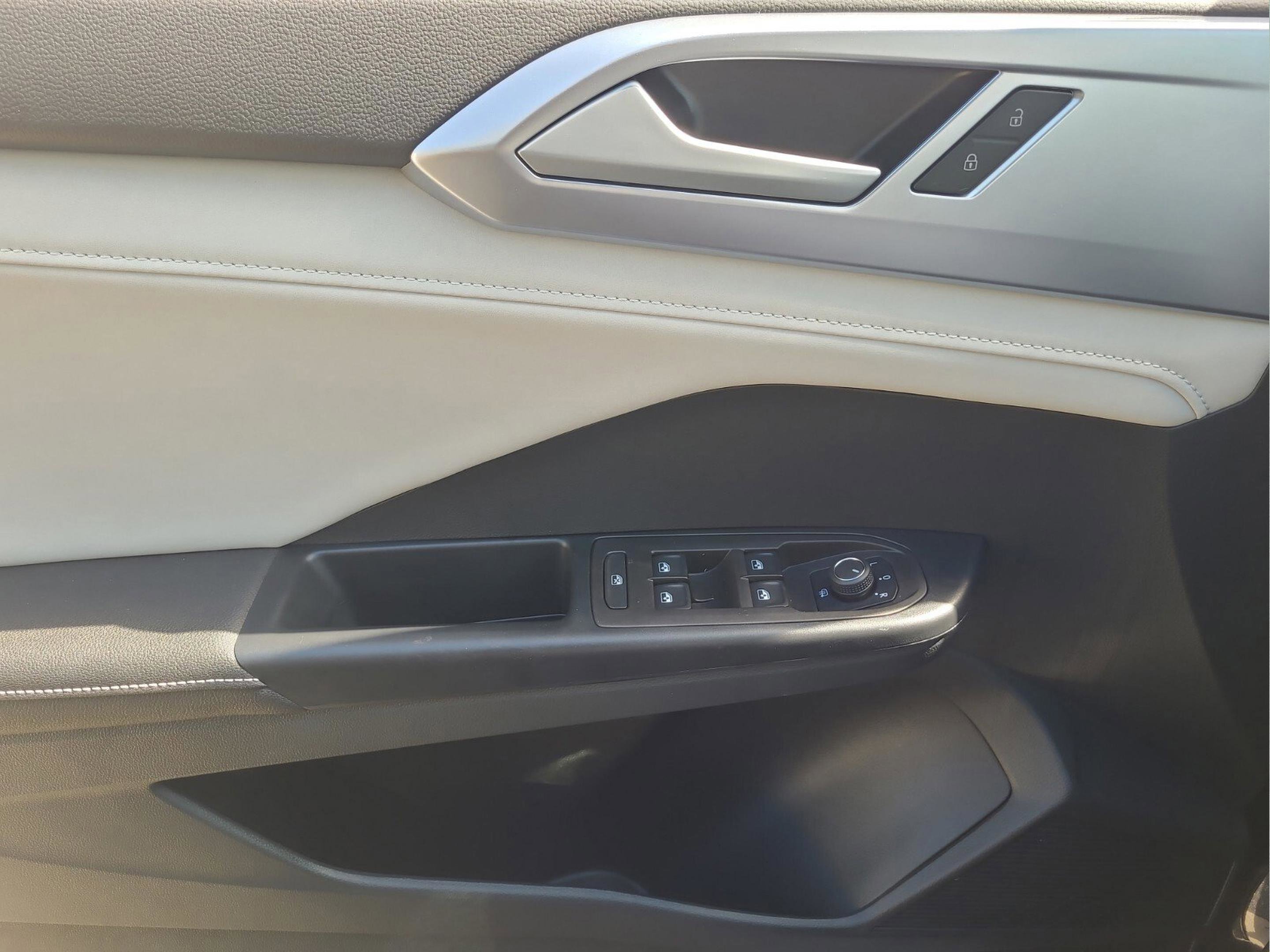 New 2025 Volkswagen Taos SE image 19