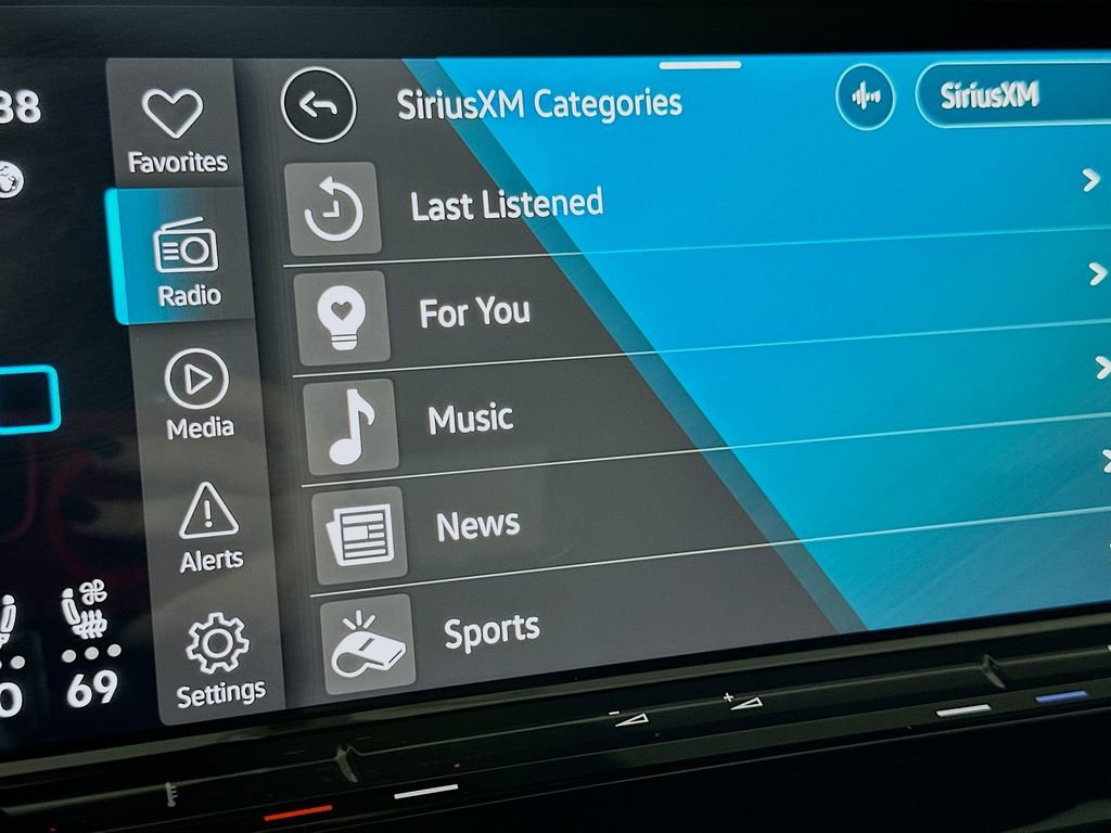 Used 2024 Volkswagen Atlas Cross Sport SEL R-Line AWD/4WD image 31