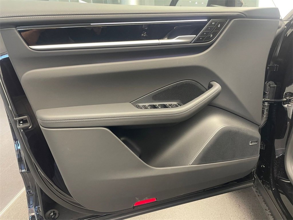 New 2025 Porsche Macan 4S Electric image 21