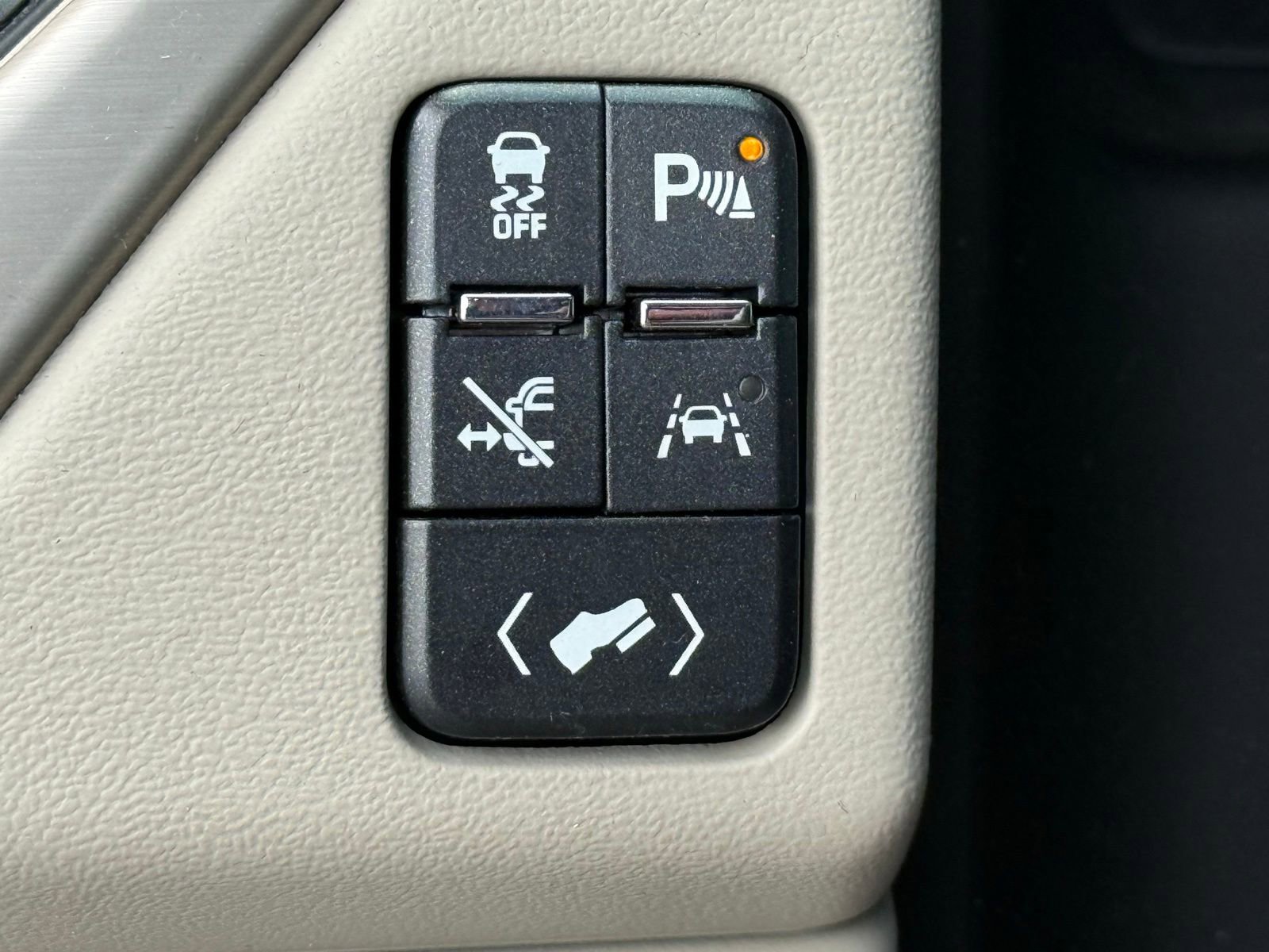 Used 2017 GMC Yukon Denali w/ Open Road Package RWD image 42