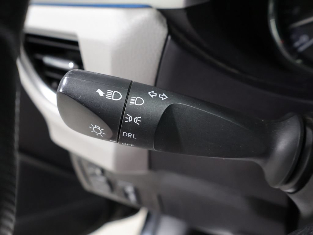 Used 2015 Toyota Corolla LE FWD image 33