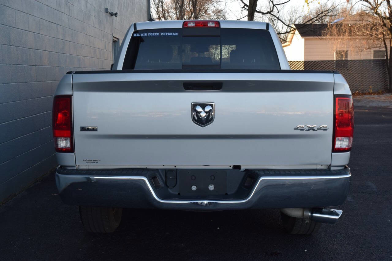 Used 2019 RAM 1500 Classic SLT w/ Luxury Group image 12