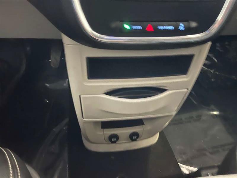 Used 2015 Chrysler Town & Country Touring-L w/ Driver Convenience Group FWD image 74