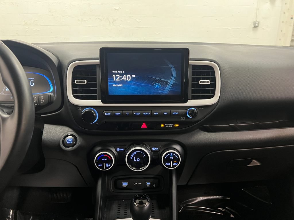 Used 2025 Hyundai Venue Limited FWD image 19
