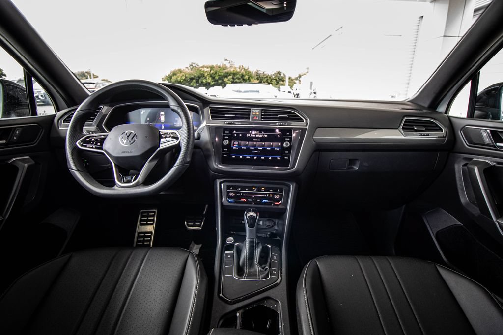 Certified 2023 Volkswagen Tiguan SE R-Line FWD image 29