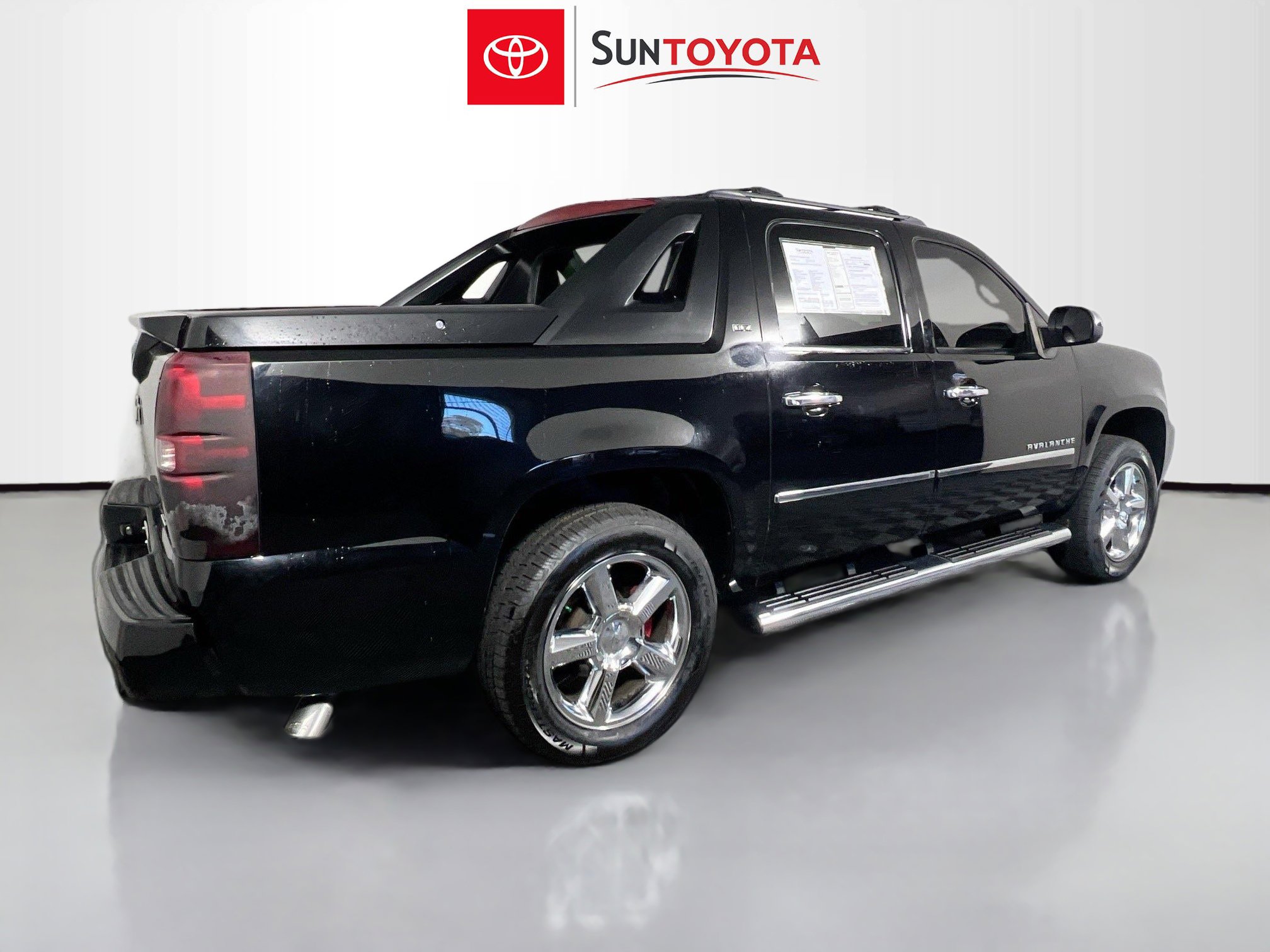 Used 2012 Chevrolet Avalanche LTZ image 4