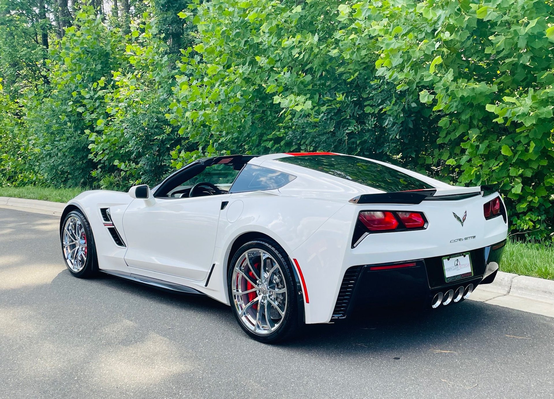 Used 2017 Chevrolet Corvette Grand Sport w/ Z07 Performance Package RWD image 2