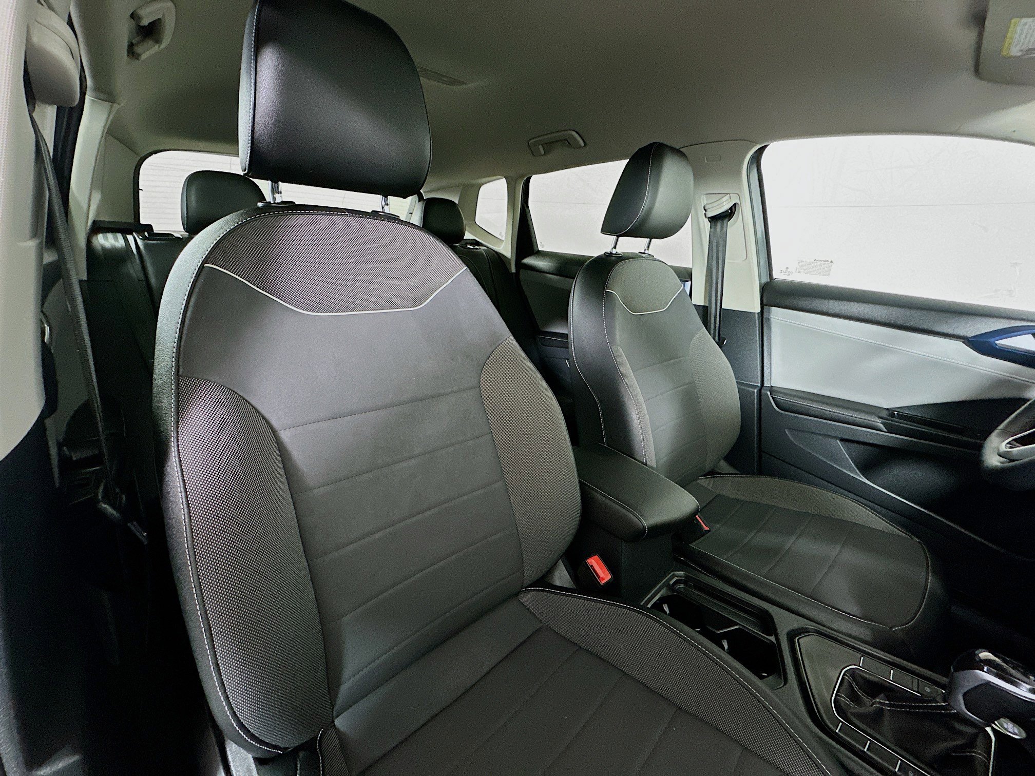 Used 2024 Volkswagen Taos SE image 25