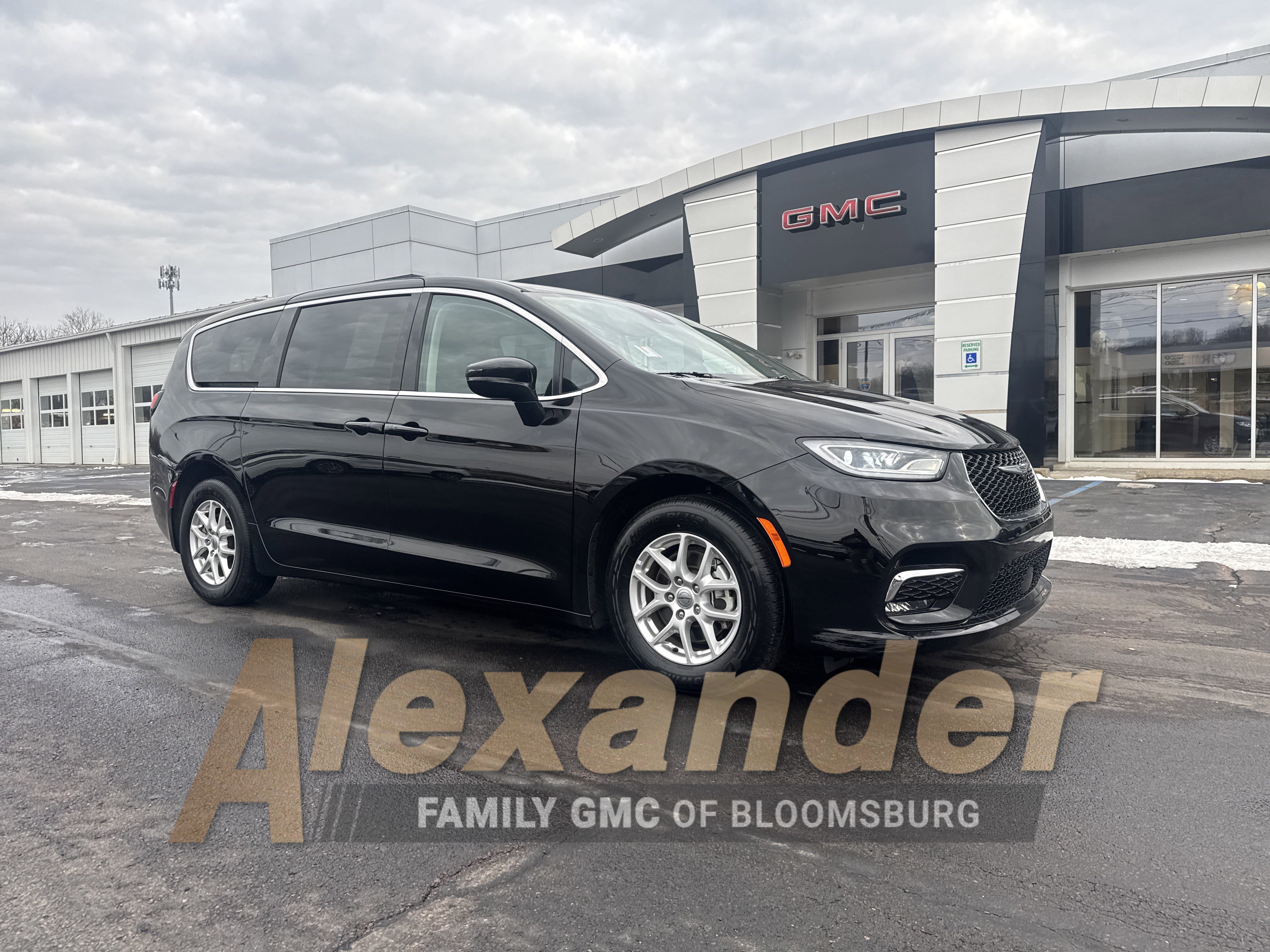 Used 2024 Chrysler Pacifica Touring-L