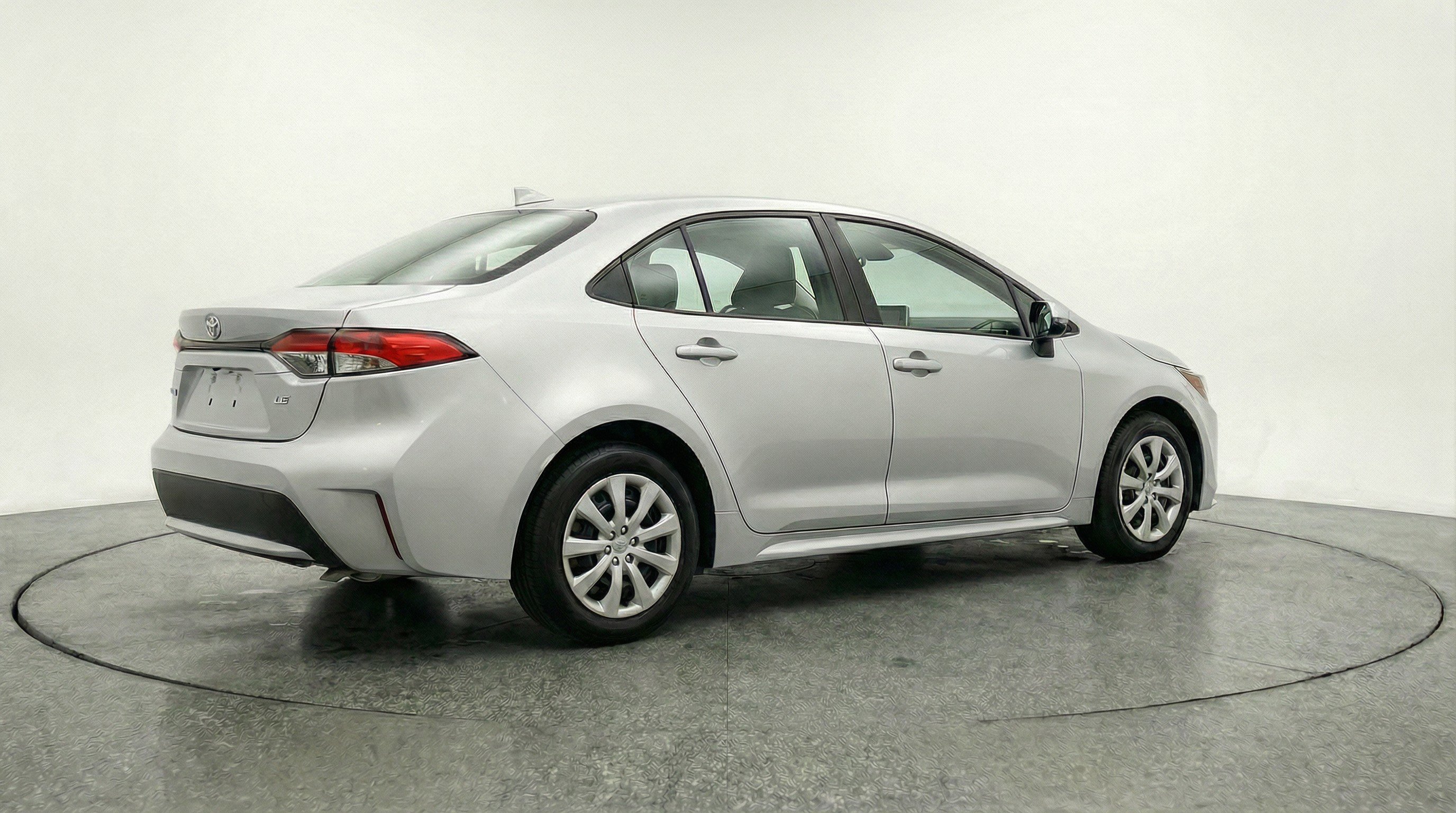 Used 2025 Toyota Corolla LE FWD image 9