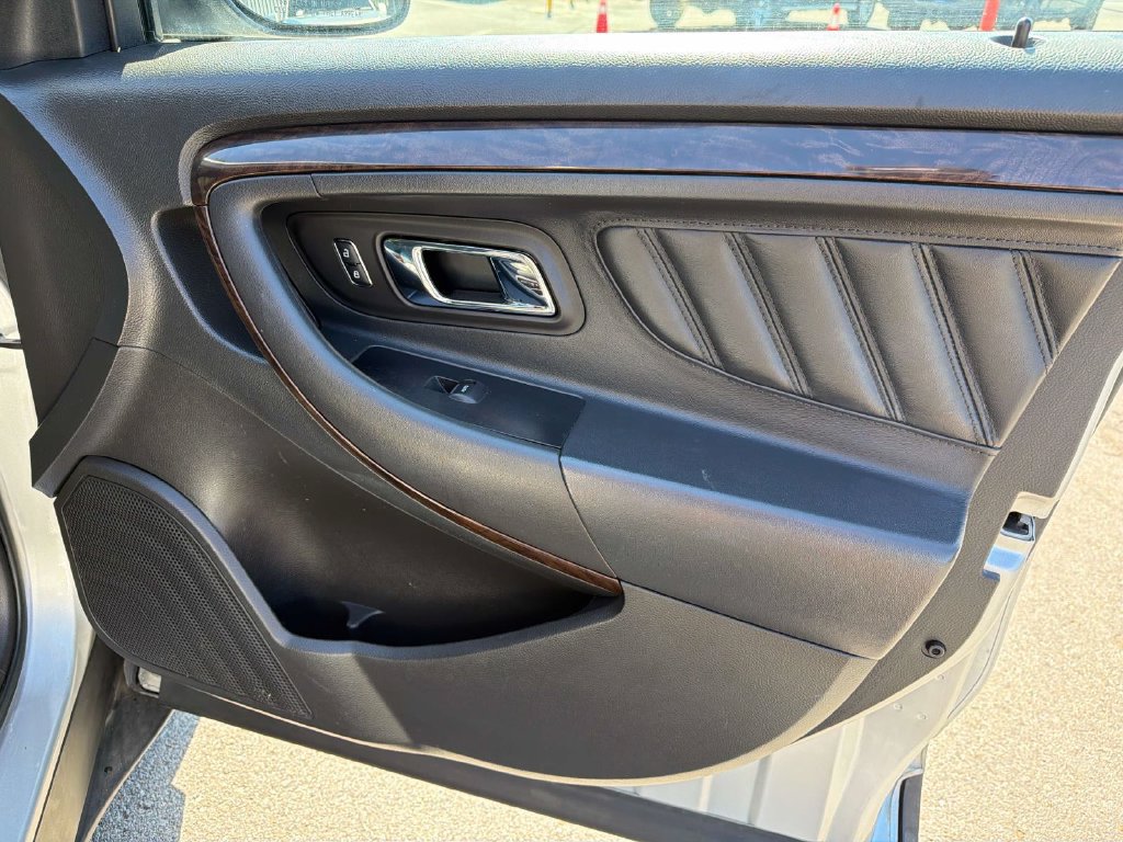 Used 2019 Ford Taurus Limited FWD image 23