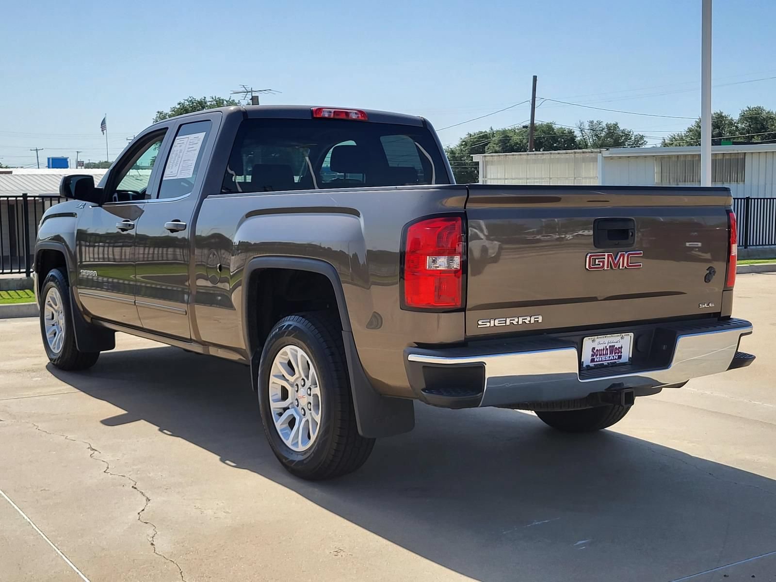 Used 2015 GMC Sierra 1500 SLE w/ SLE Value Package AWD/4WD image 7