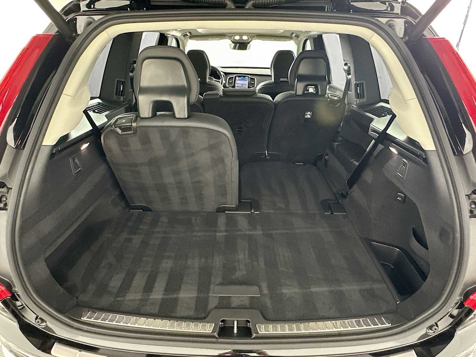 Used 2025 Volvo XC90 B5 Plus w/ Protection Package Premier image 25