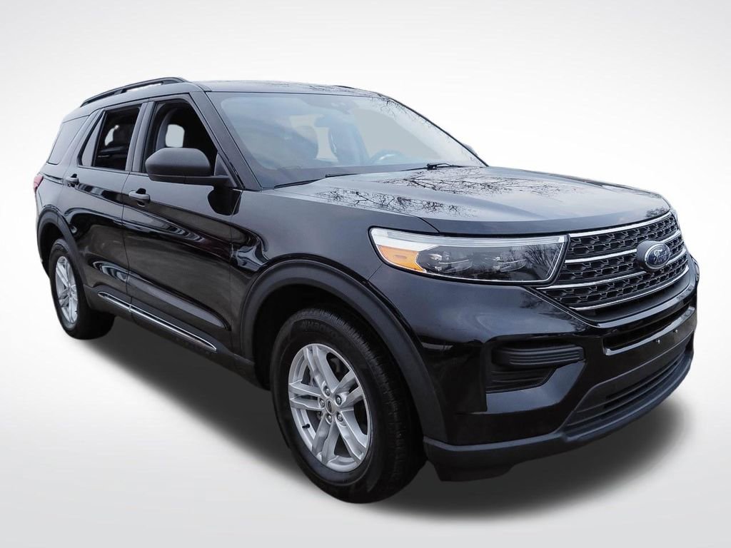 Used 2023 Ford Explorer XLT image 3