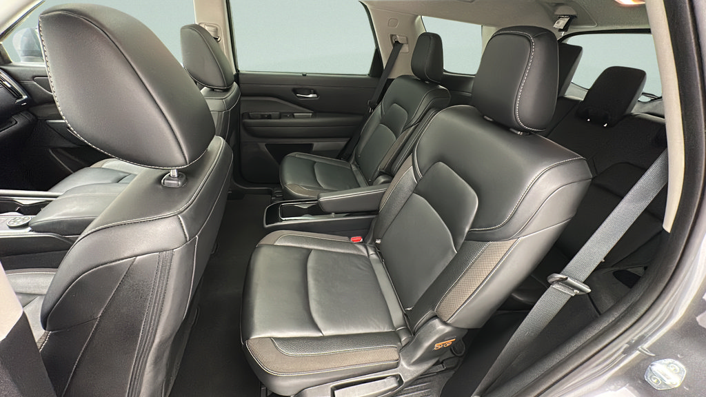 Used 2024 Nissan Pathfinder SL w/ SL Premium Package AWD/4WD image 10