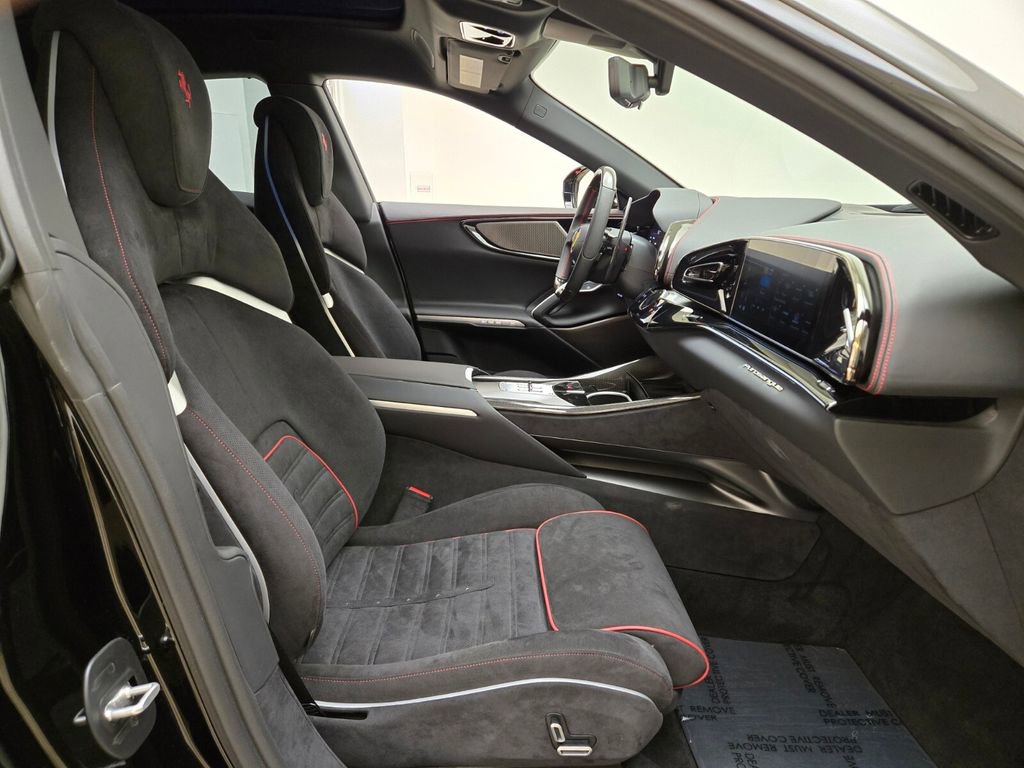 Used 2026 Ferrari Purosangue AWD/4WD image 28