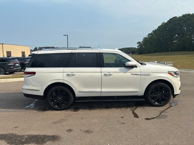 Used 2024 Lincoln Navigator Reserve w/ Equipment Group 201A AWD/4WD image 8