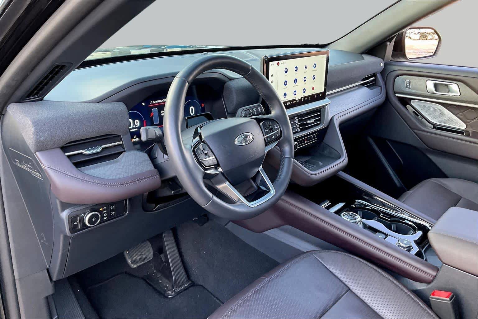 Used 2025 Ford Explorer Platinum w/ LUX Leather Package AWD/4WD image 23