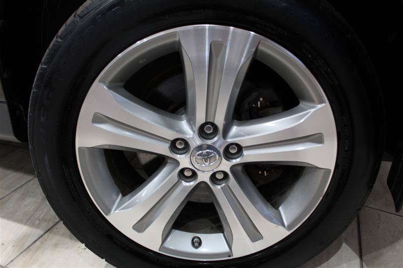 Used 2012 Toyota Highlander Limited w/ Tow Pkg AWD/4WD image 12