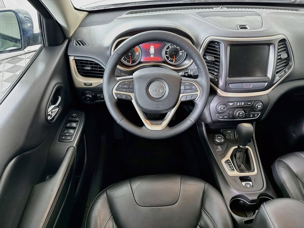 Used 2017 Jeep Cherokee Limited AWD/4WD image 4