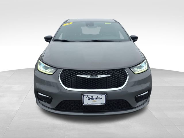 Used 2025 Chrysler Pacifica Select image 8