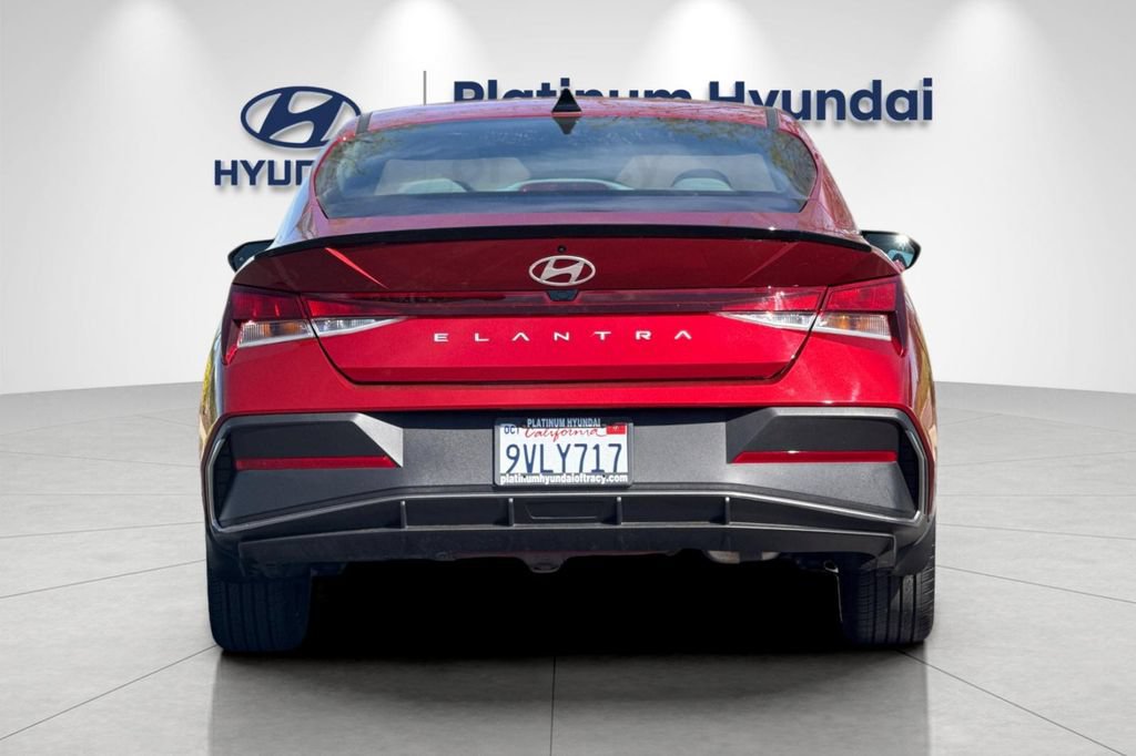Used 2025 Hyundai Elantra Sport FWD image 5