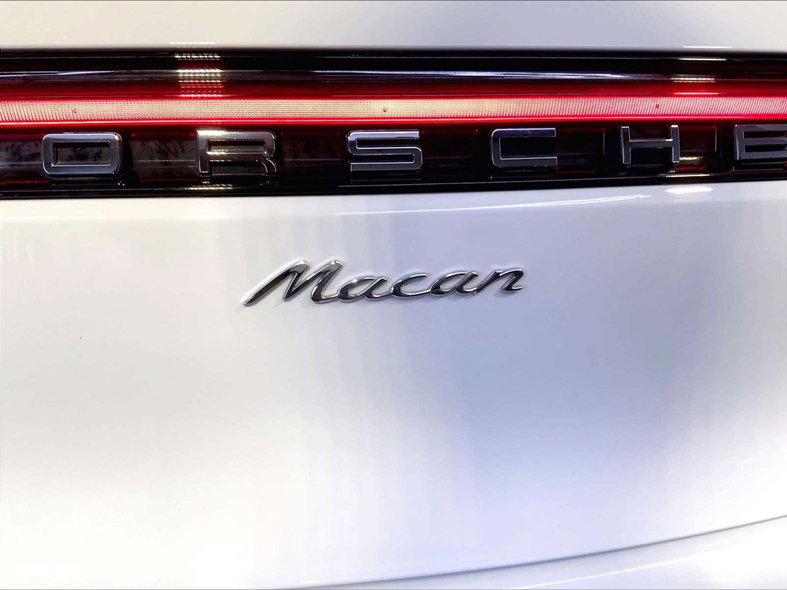 Certified 2023 Porsche Macan image 35