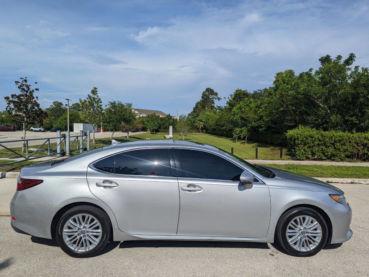 Used 2014 Lexus ES 350 Base 4dr Sedan w/ Luxury Package image 7