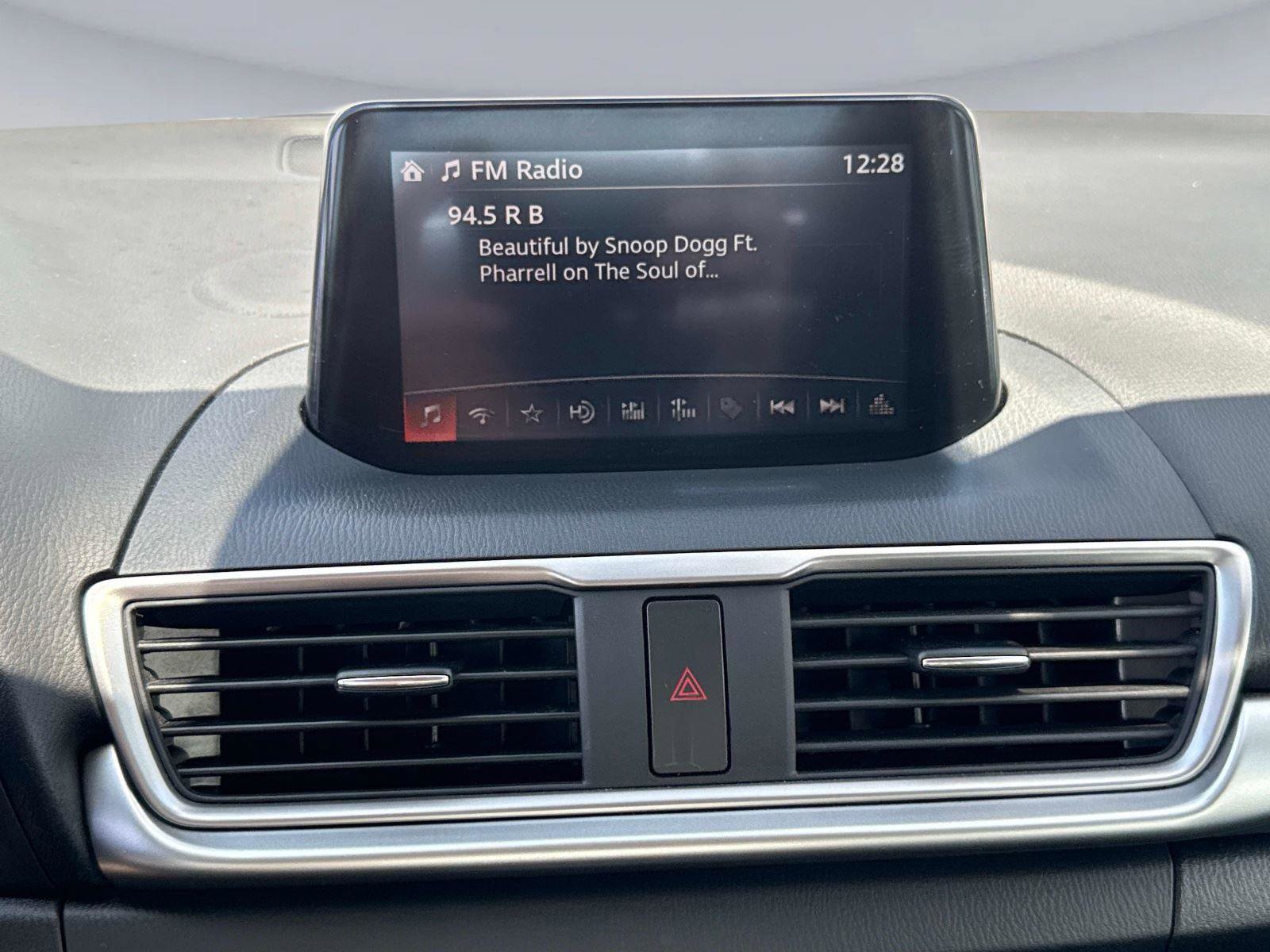 Used 2018 MAZDA MAZDA3 Sport w/ Preferred Equipment Package image 21