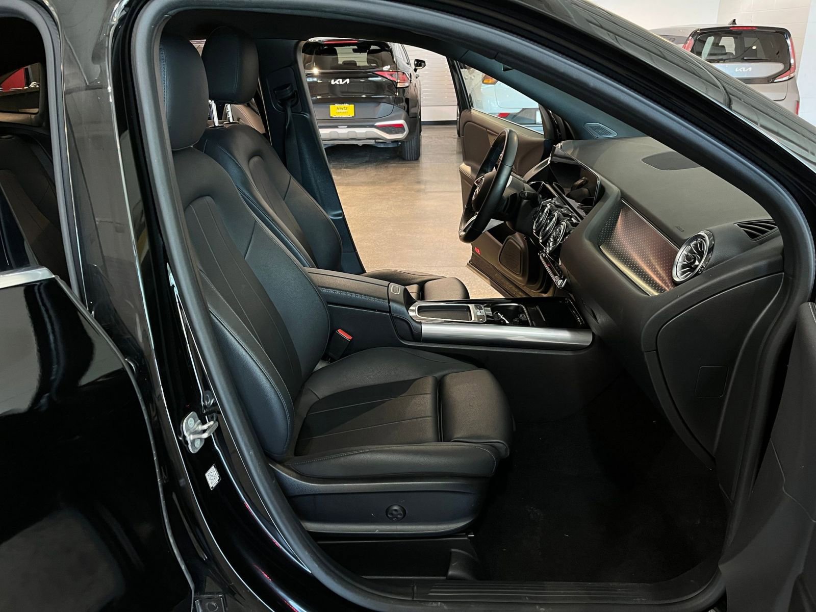 Used 2025 Mercedes-Benz GLA 250 image 37