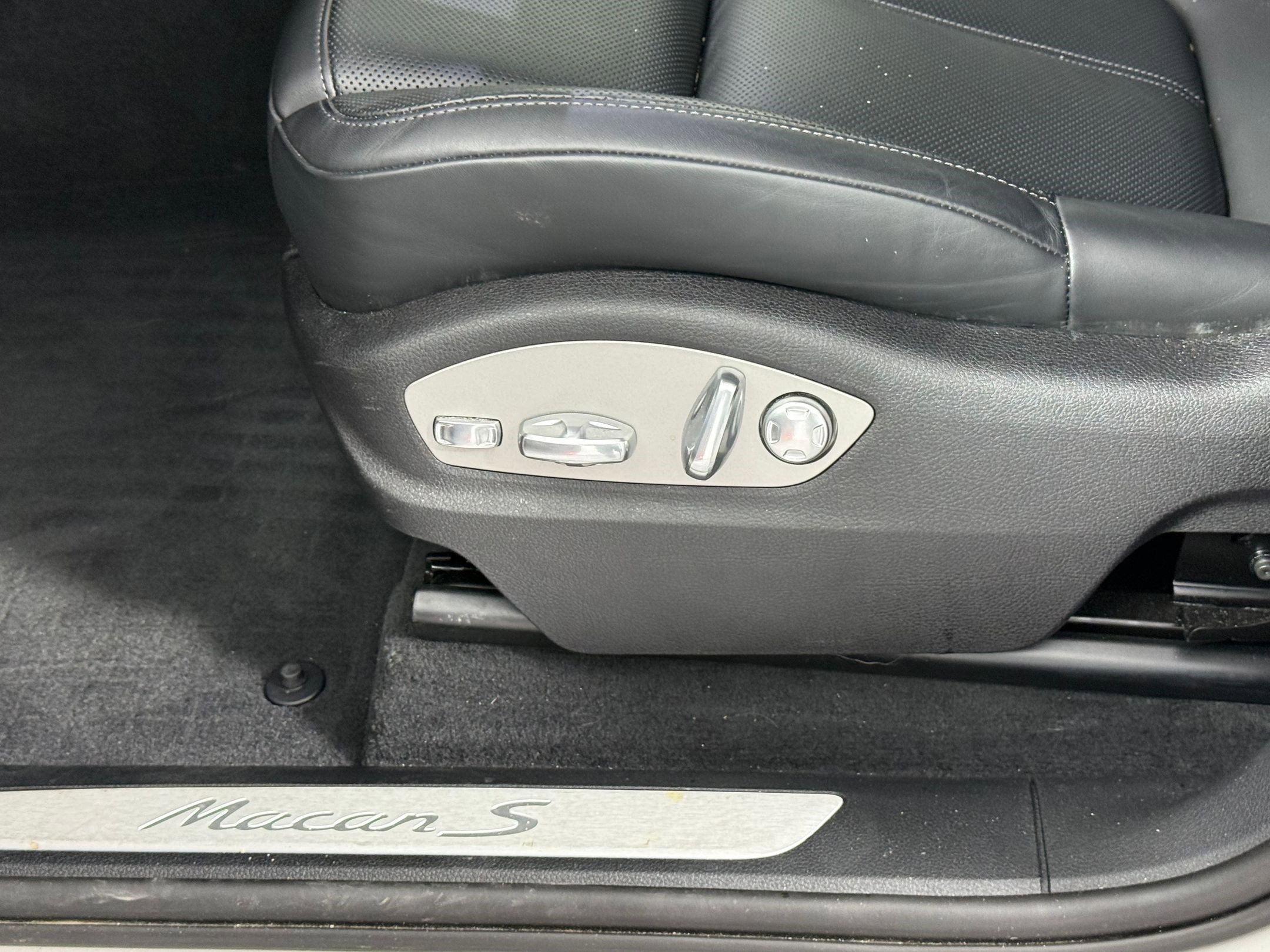 Certified 2024 Porsche Macan S image 16