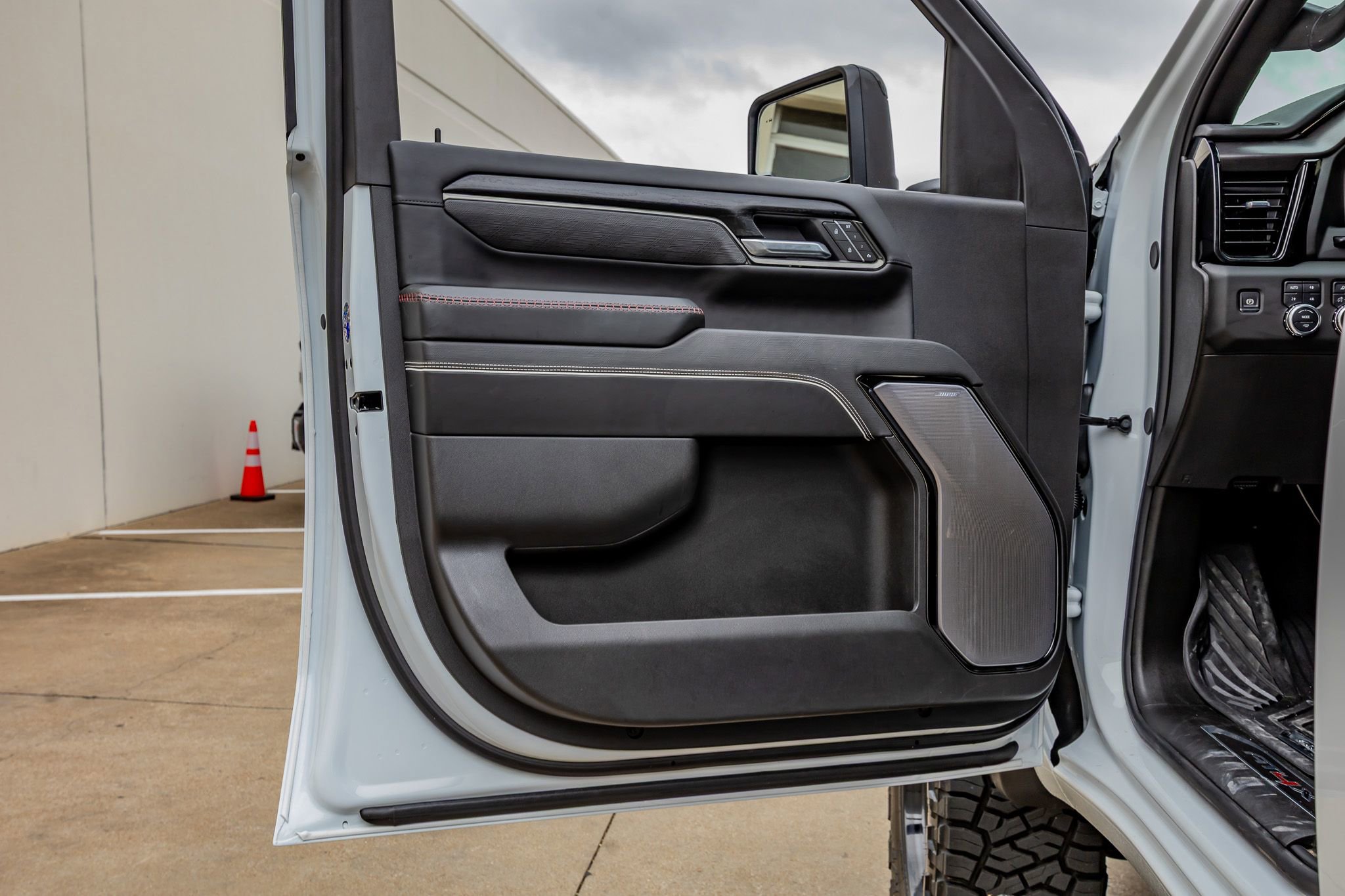 Used 2025 GMC Sierra 2500 AT4X w/ AT4X AEV Edition AWD/4WD image 36
