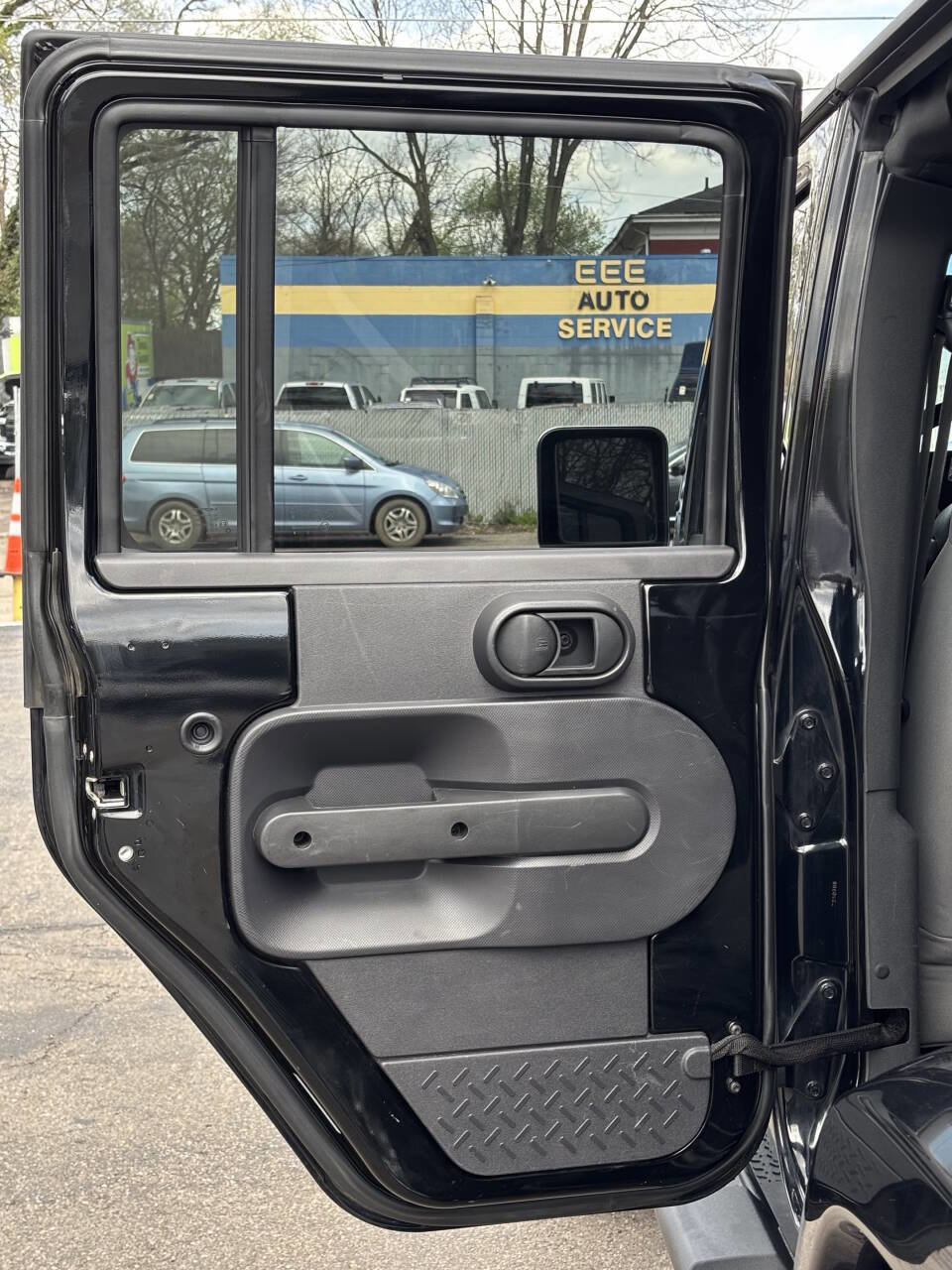 Used 2008 Jeep Wrangler Unlimited Sahara w/ Trailer Tow Group AWD/4WD image 17