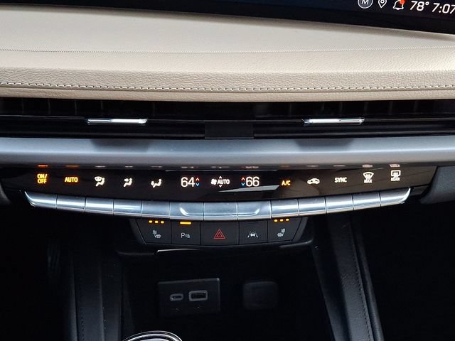 Certified 2024 Cadillac XT4 Luxury w/ Cold Weather Package AWD/4WD image 19
