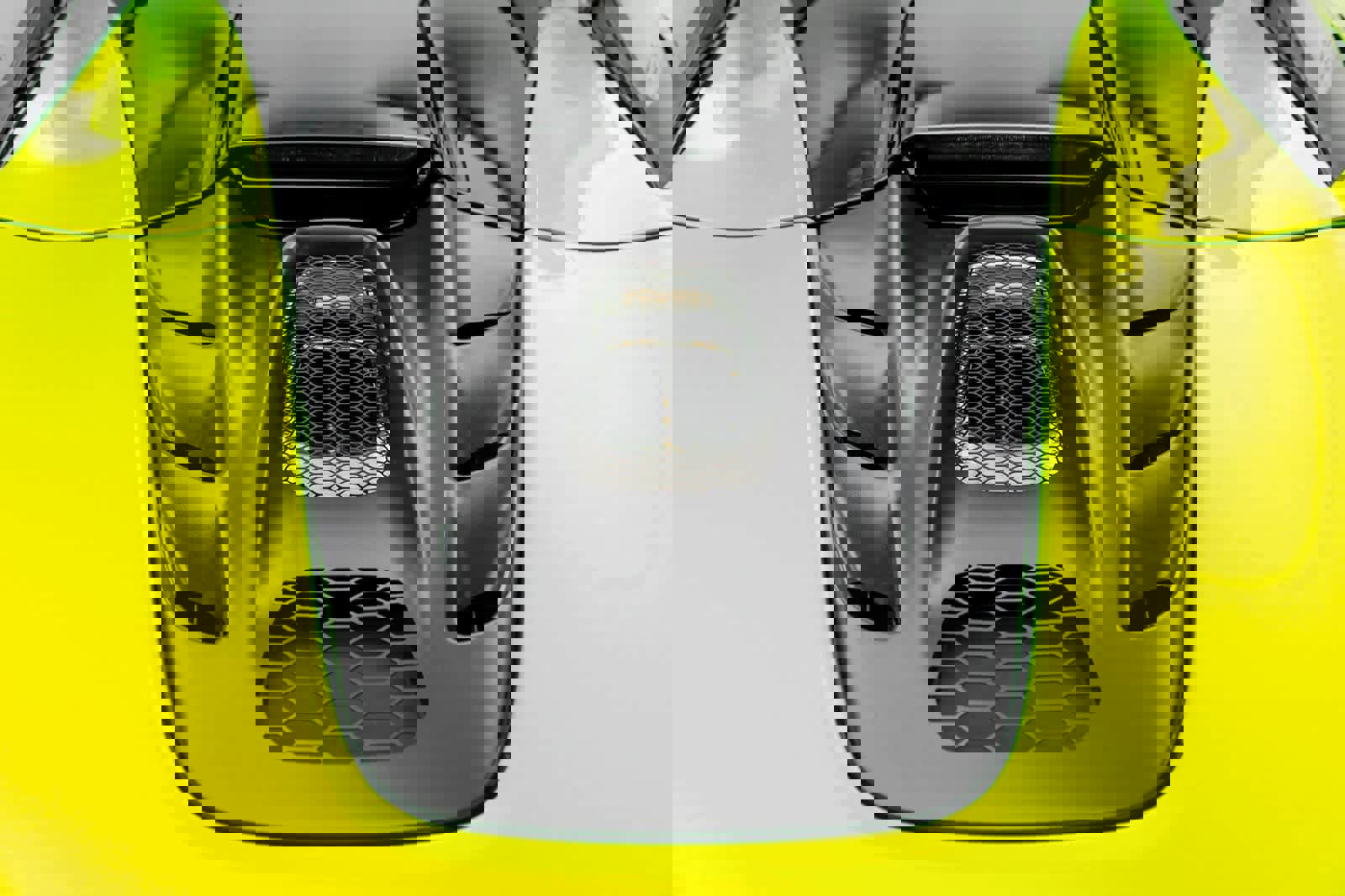 Used 2025 McLaren Artura Spider image 9