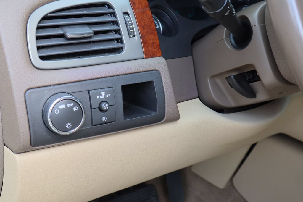Used 2012 Chevrolet Avalanche LTZ RWD image 13