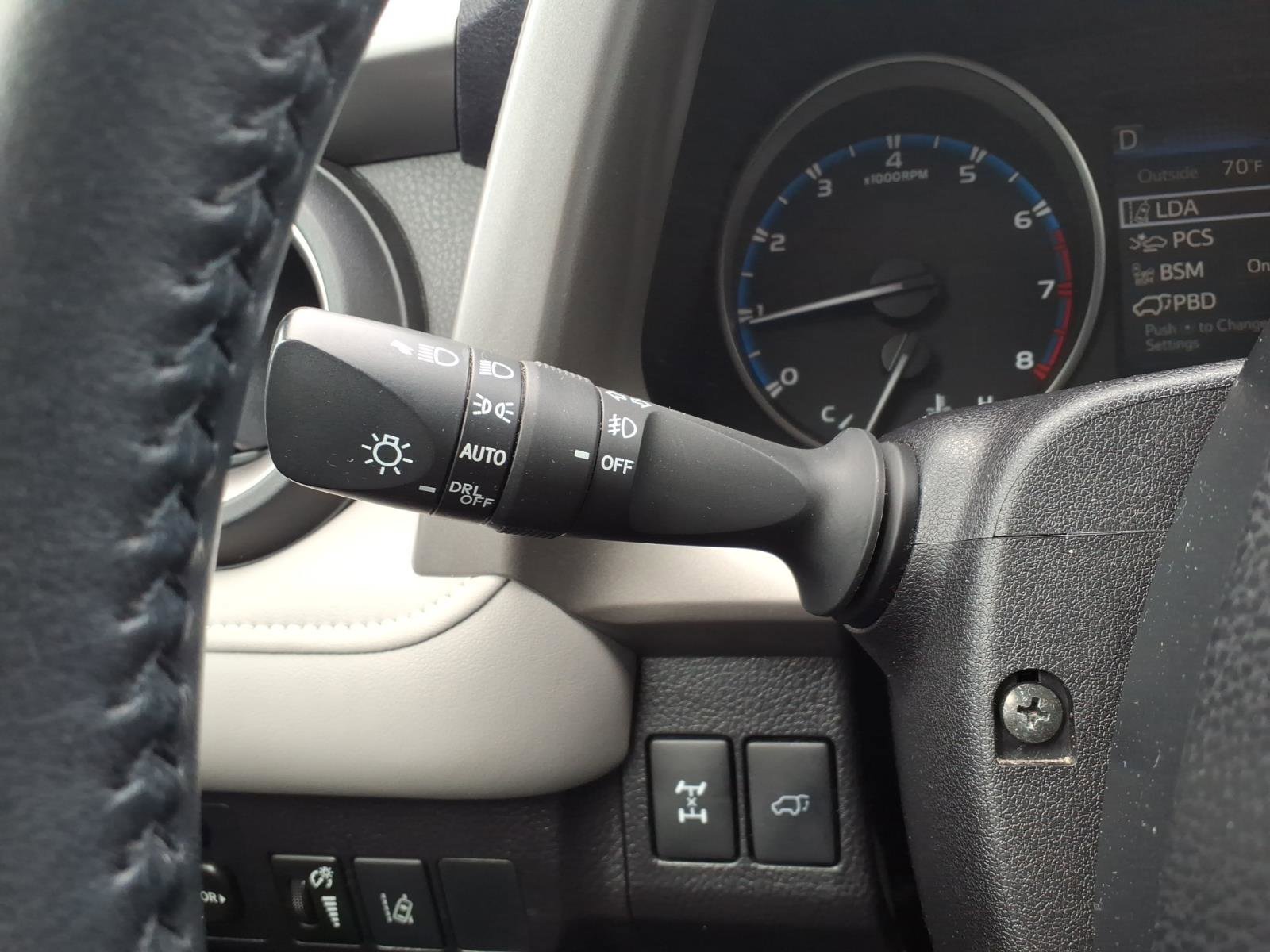 Used 2018 Toyota RAV4 XLE image 21